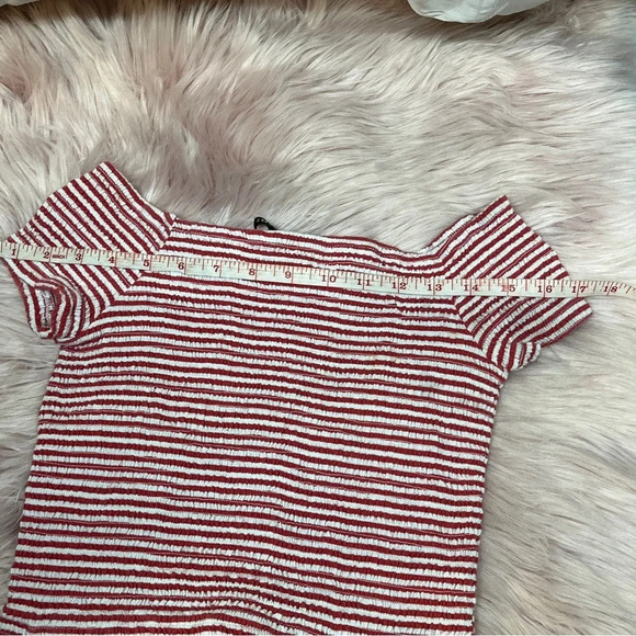 Divided red and white striped crop top super stretchy - Picture 10 of 10